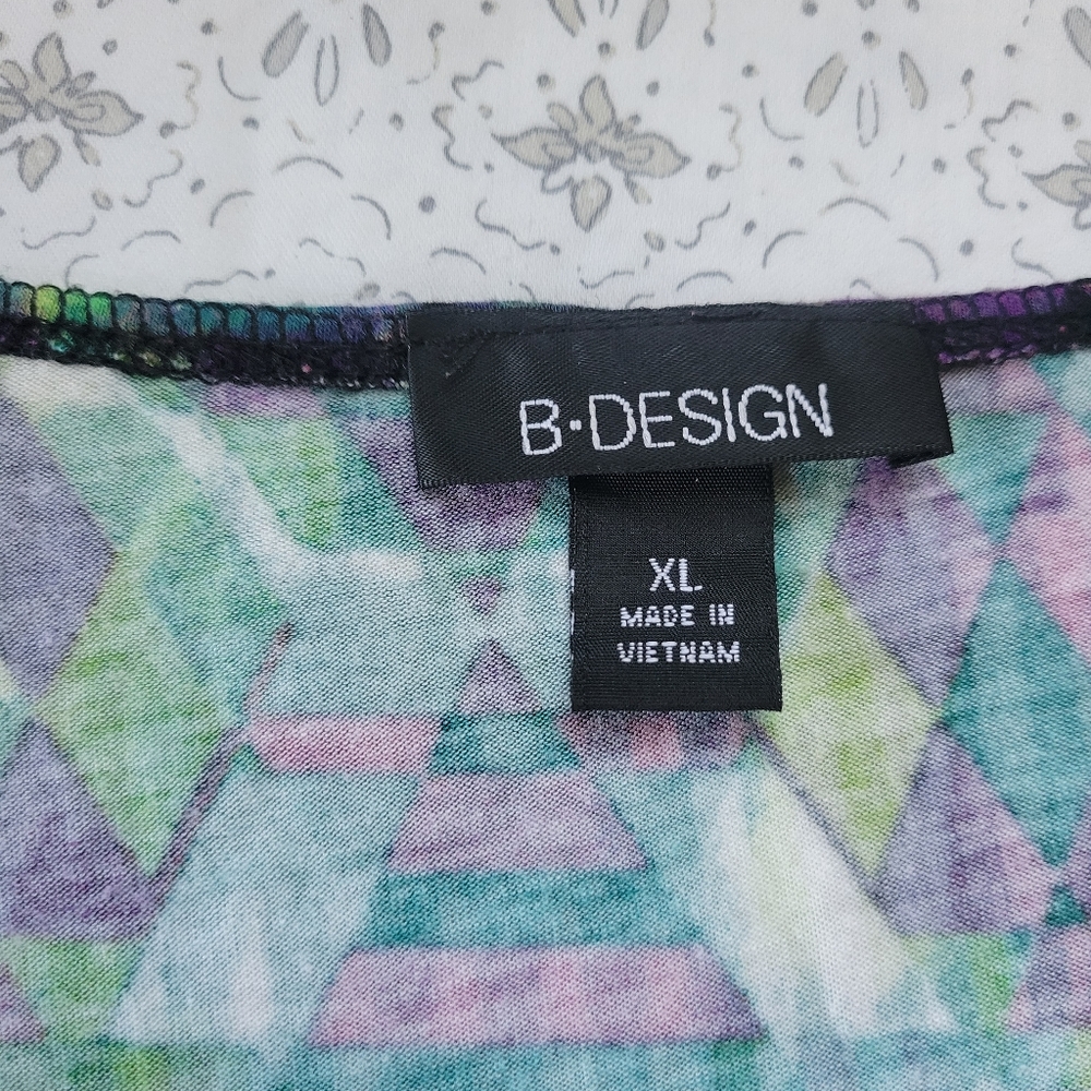 B•Design Multicolored Abstract Shell Sleeve Top - Picture 5 of 7